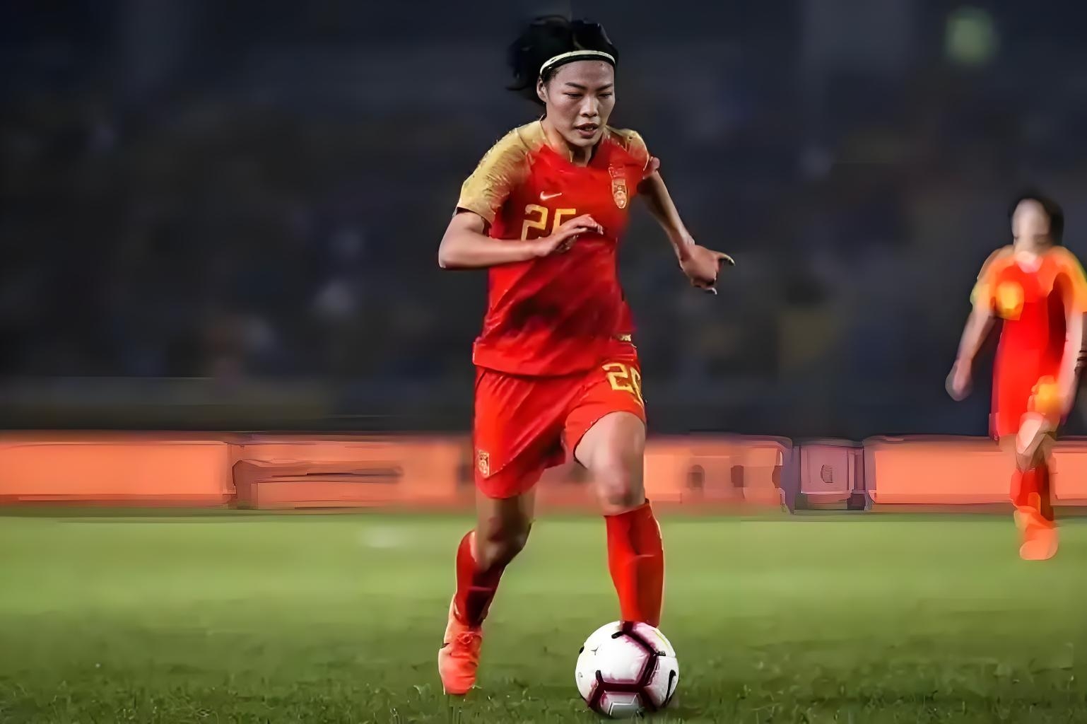 包含精彩！中国足球女队在比赛中克服重重困难获胜的词条
